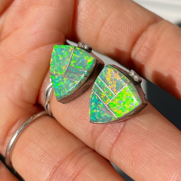 Kay Johnson stamped artisan 925 sterling flashy green opal shield earrings - Picture 12 of 17
